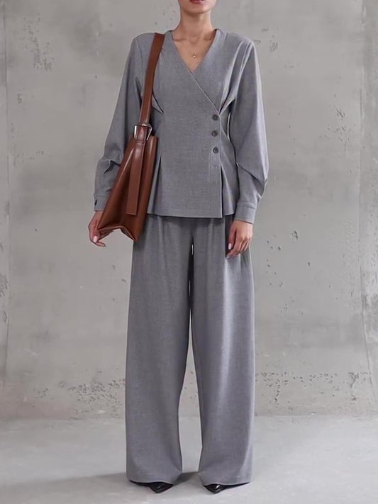 Ensemble Chic : Haut à Col V Asymétrique et Pantalon Large Gris Clair