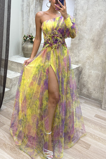 Robe longue asymétrique élégante à détail floral et fente raffinée
