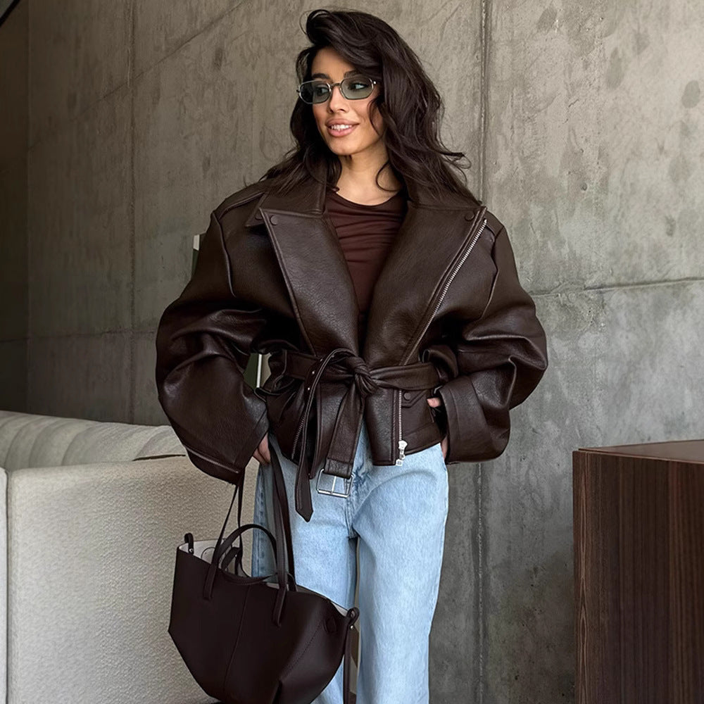 Manteau en cuir court à lacets pour femme élégante