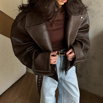 Manteau en cuir court à lacets pour femme élégante