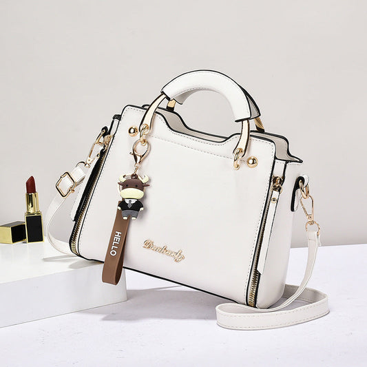 Sac bandoulière élégant au style raffiné et contemporain