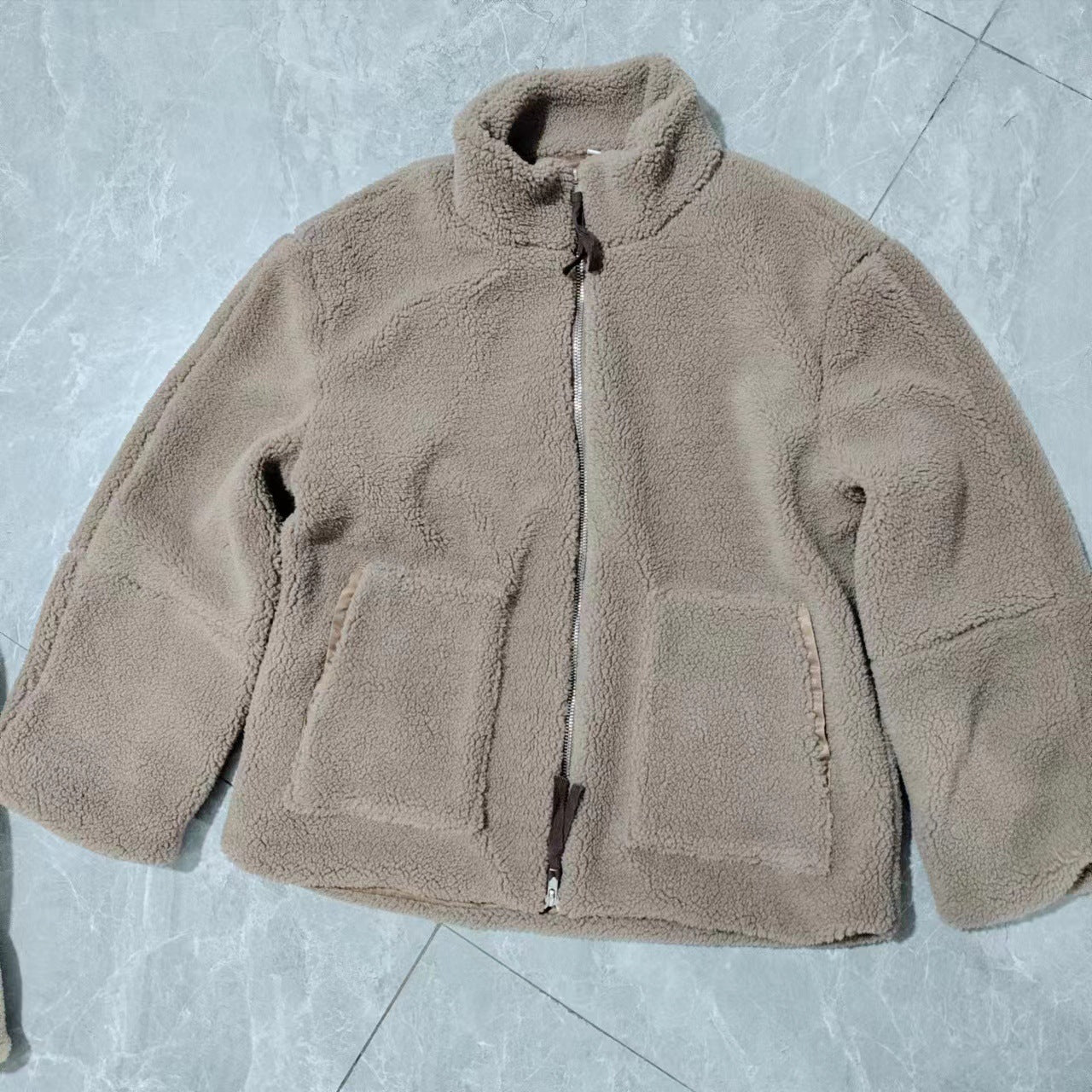 Manteau en laine à col roulé en laine d'agneau pour femme