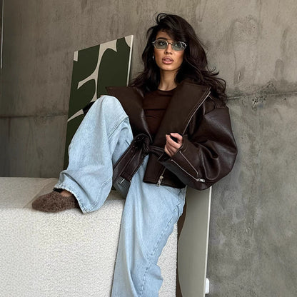 Manteau en cuir court à lacets pour femme élégante
