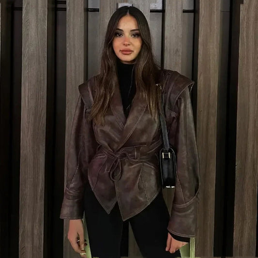 Manteau en cuir ceinturé élégant