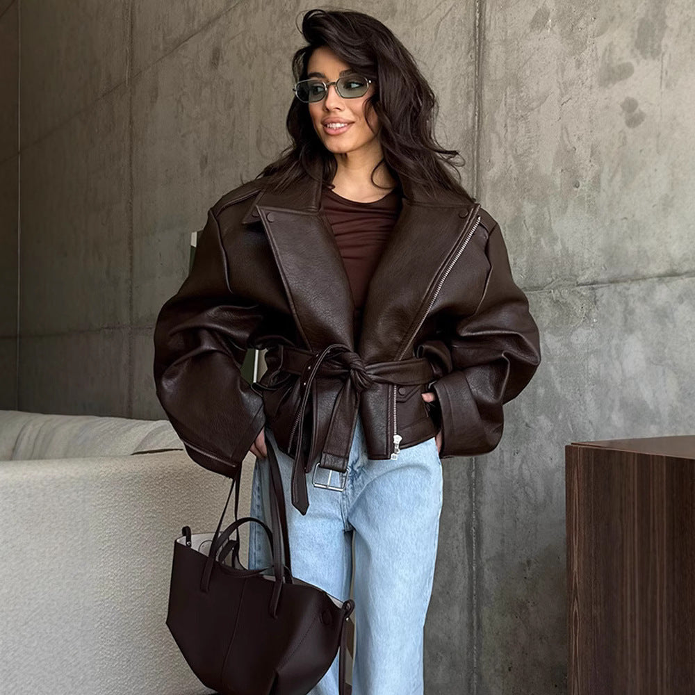 Manteau en cuir court à lacets pour femme élégante