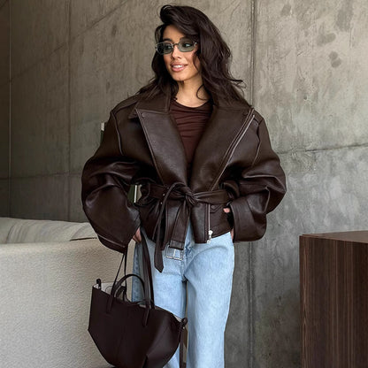 Manteau en cuir court à lacets pour femme élégante
